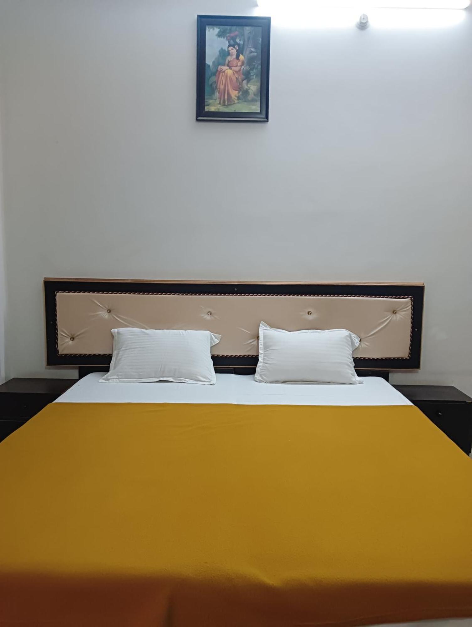 Varuna Palace Varanasi , Near Mandir & Ghat'S Exterior photo