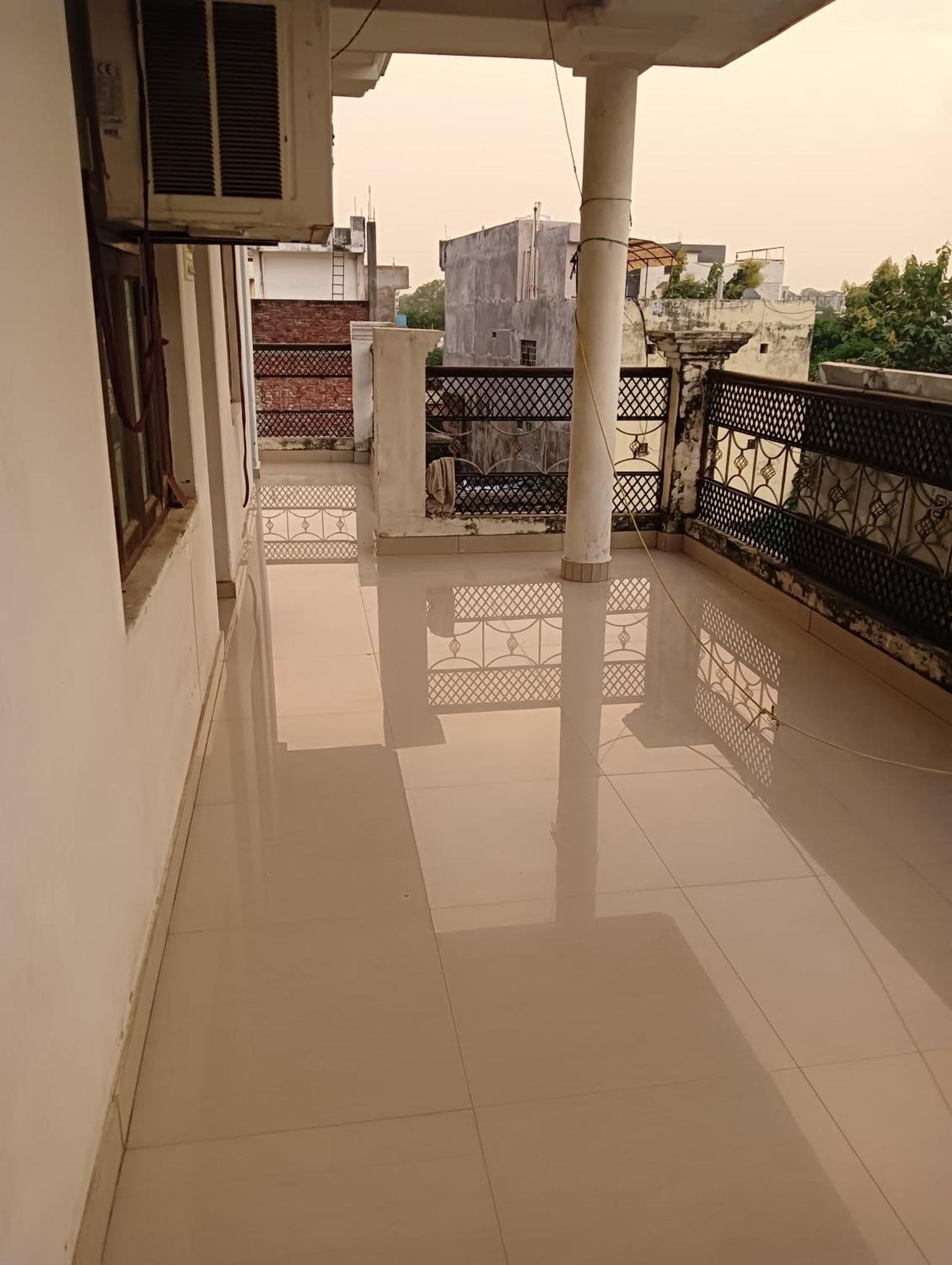 Varuna Palace Varanasi , Near Mandir & Ghat'S Exterior photo